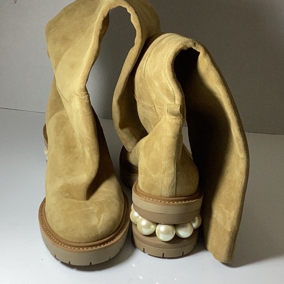 Leather riding boots
Nicholas Kirkwood - Picture 7 of 8